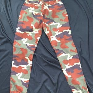 A burgundy blue and gray camouflage pair of Joggers. Size M
